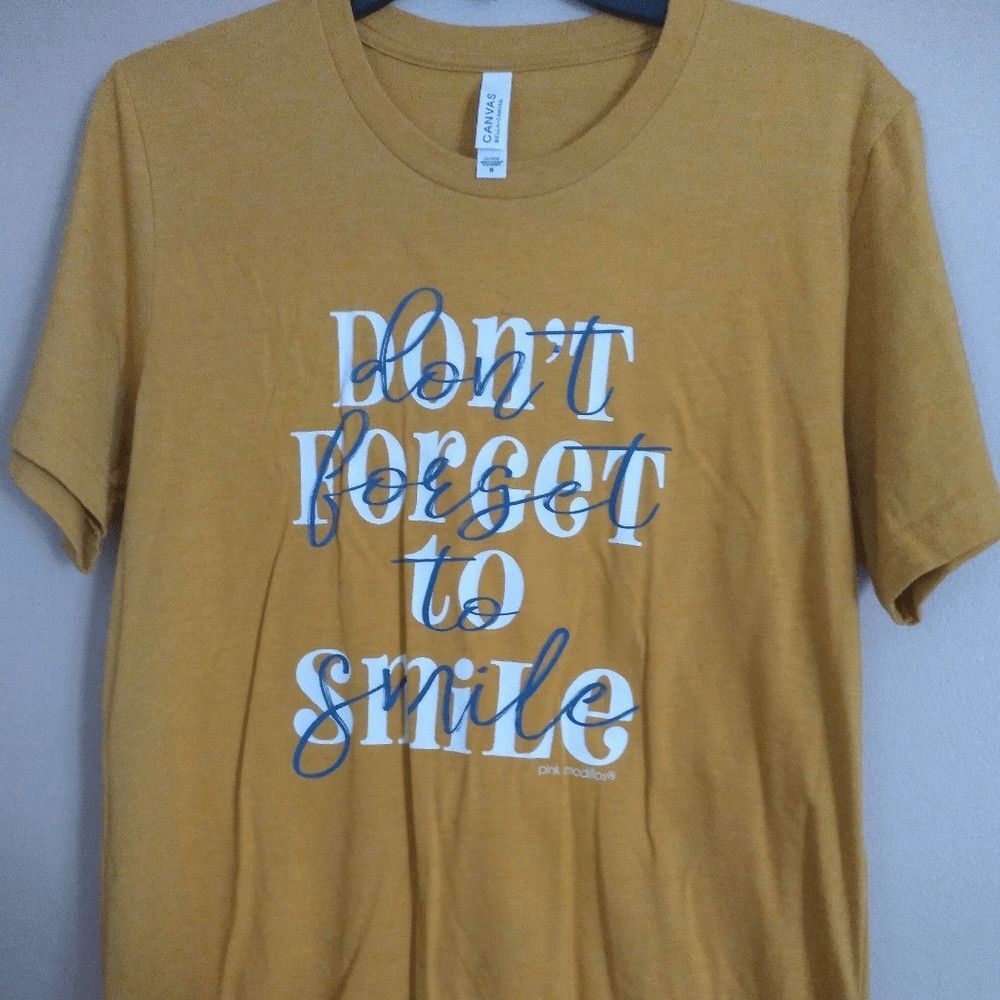 E51 Bella-Canvas Tee, Don't Forget to Smile NWOT